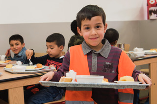 Enfants à la cantine